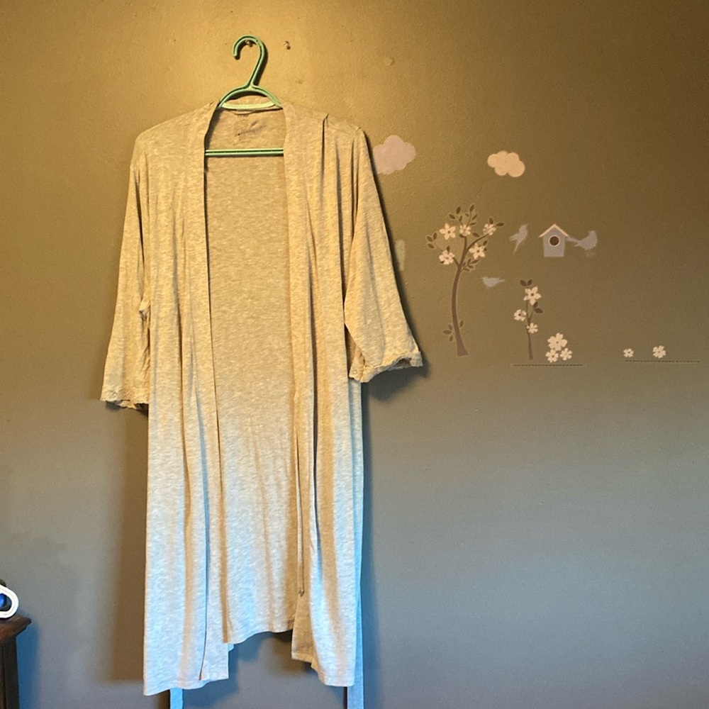 🤍A light material bath robe from George.